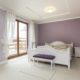 kolor lawendowy w sypialni